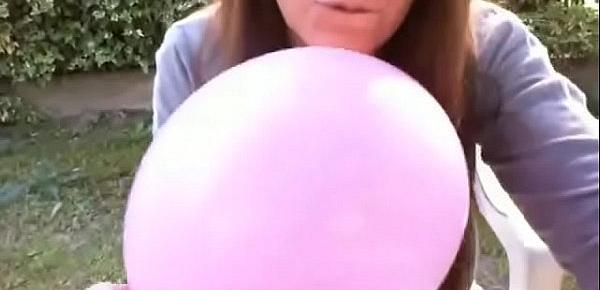  Palloncini fetish gonfio in giardino e ti faccio eccitare come un porco